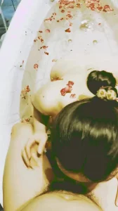 [原创]激情浴缸玫瑰欲，口爆后入